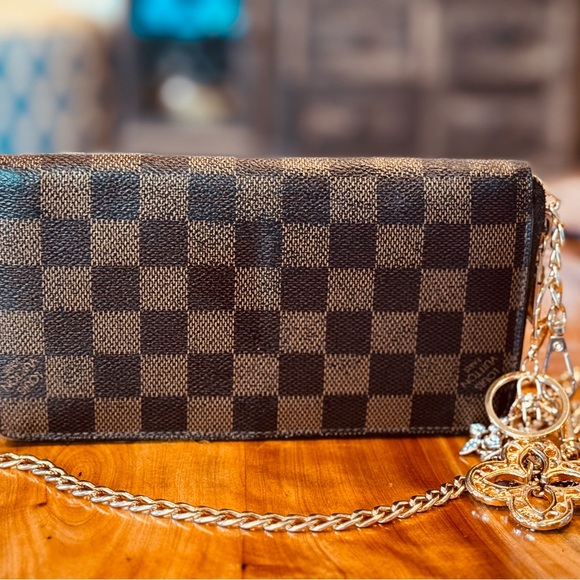 Louis Vuitton
Vintage 2011 Zippy Wallet - Picture 4 of 15